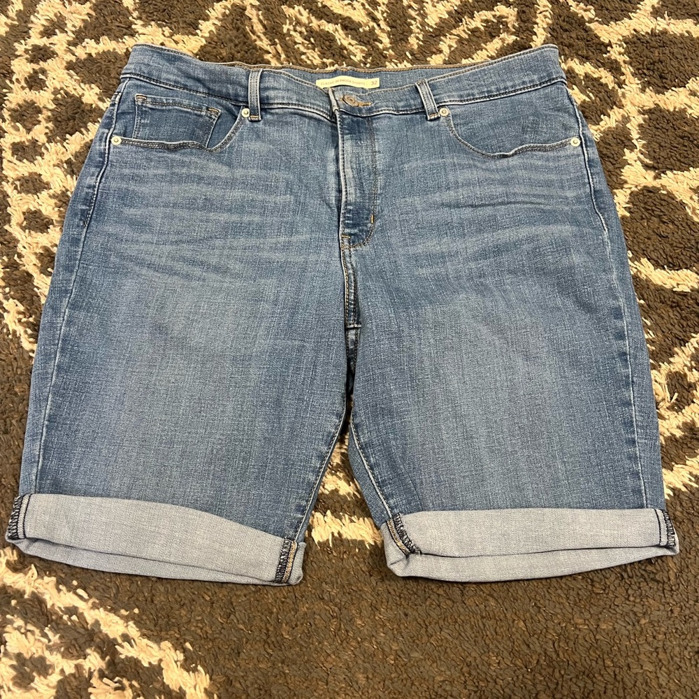 Levi’s Denim Jean Classic Bermuda Shorts Medium Wash Size 32